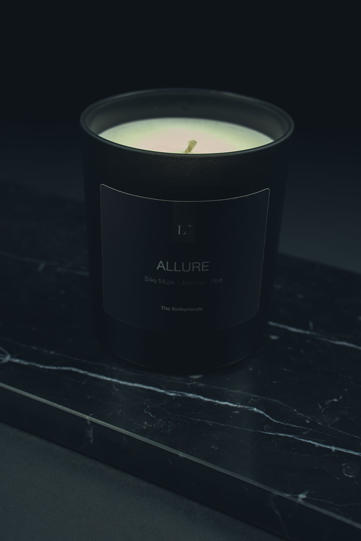 Geurkaars Allure Lux & Calor Candle Care voor het branden